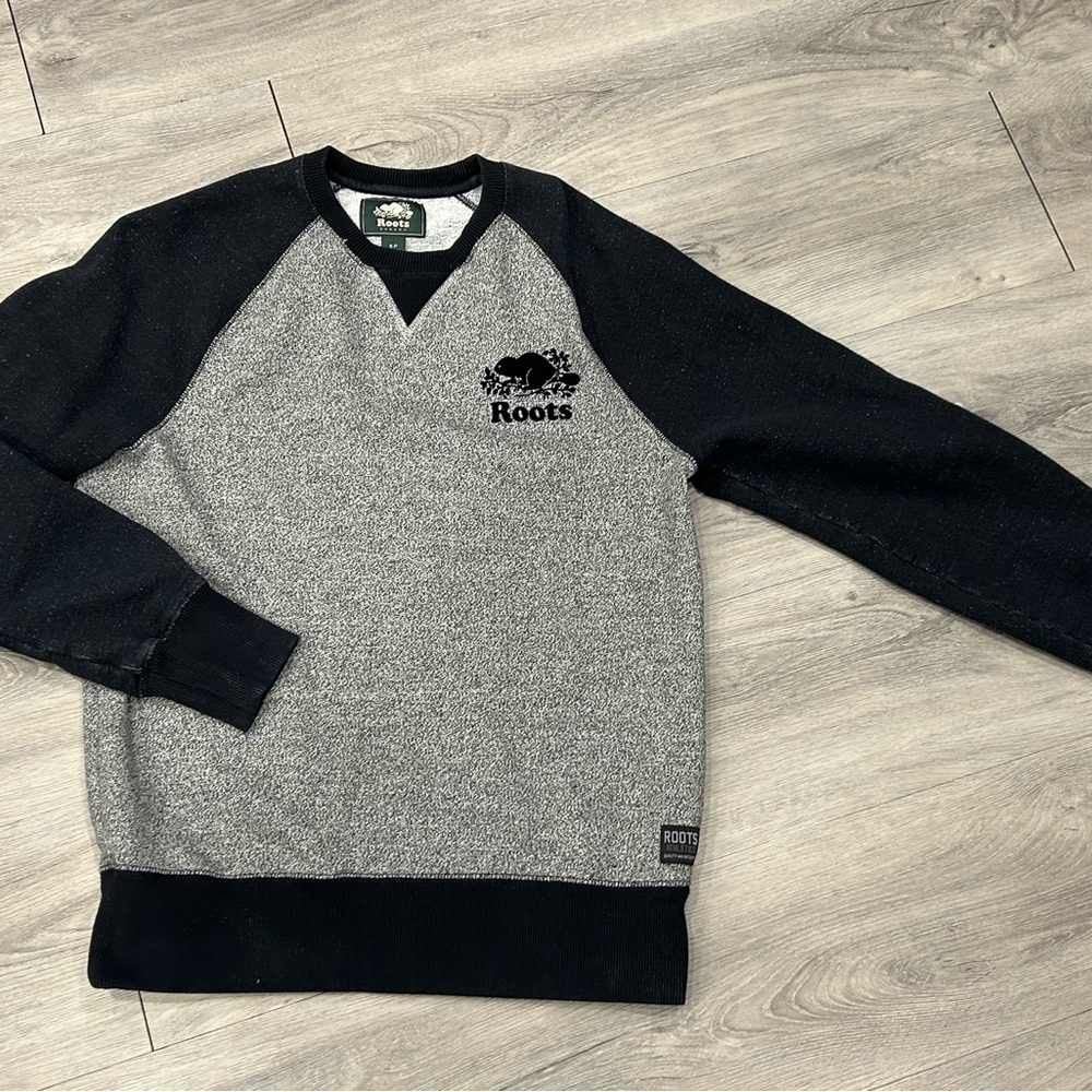 Roots Men's Charcoal and Black Crewneck Sweater